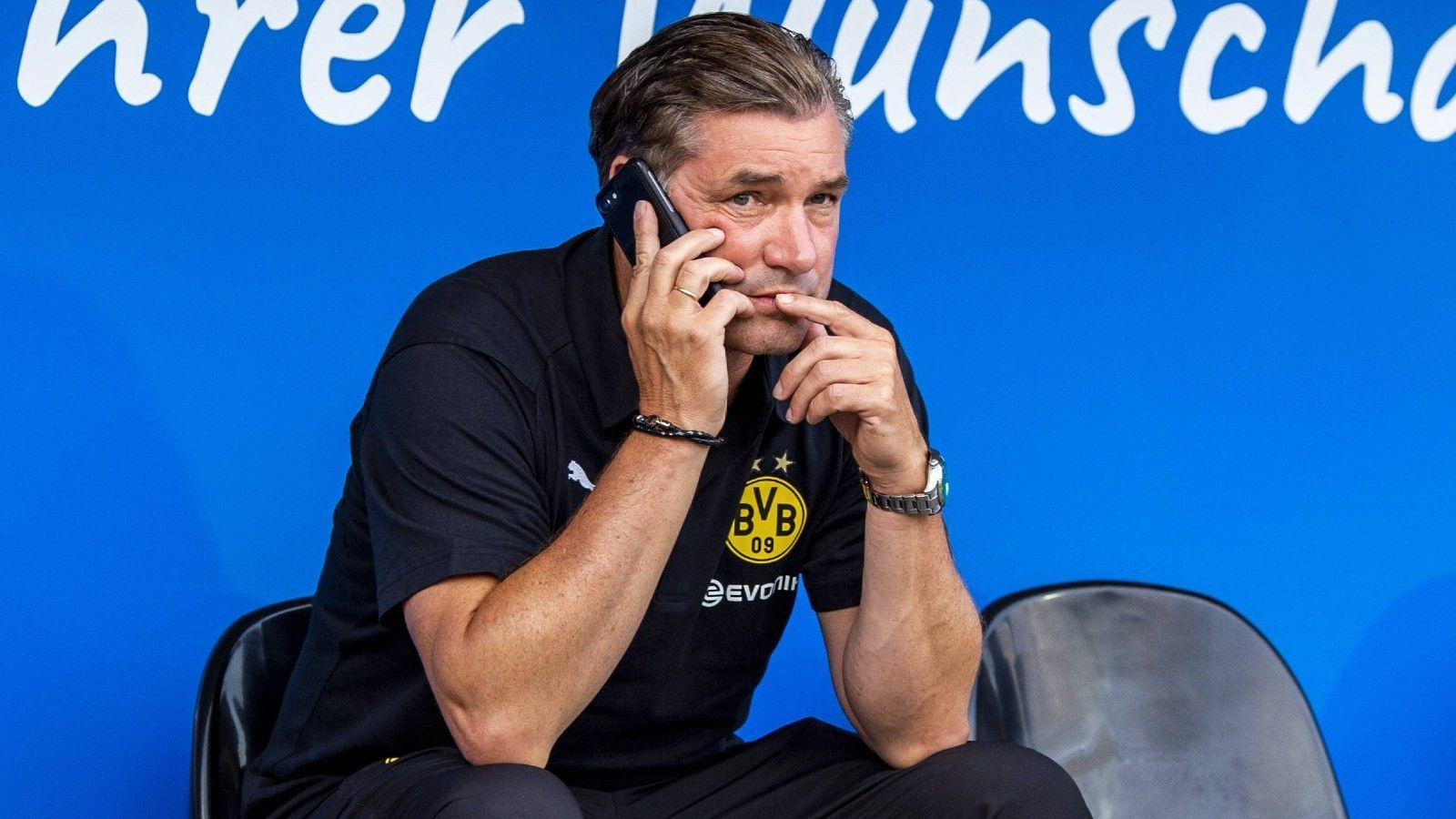 
                <strong>Spielerberater: So viel gaben die Bundesligisten aus</strong><br>
                Die DFL hat ihre alljährlichen Finanz-Kennzahlen der 18 Bundesliga-Vereine der kommenden Saison veröffentlicht. Darin enthalten sind auch die Ausgaben jedes Vereins für Spielerberater. Welcher Klub legte im Geschäftsjahr 2021 wie viel auf den Tisch? ran zeigt die Beraterkosten jedes Klubs - und den Vergleich zum Vorjahr.
              