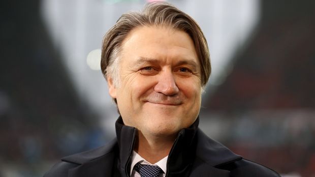 
                <strong>Sportdirektor-Kandidat: Dietmar Beiersdorfer</strong><br>
                Auch die Suche nach einem neuen Sportdirektor läuft auf Hochtouren. "Wir haben seit sechs Wochen mit mehreren Namen gesprochen. Wir haben den Kandidaten zugesichert, ihre Namen nicht zu kommentieren", sagte FC-Geschäftsführer Wehrle im Rahmen der Pressekonferenz zur Trennung von Peter Stöger. Laut "Kölner Stadtanzeiger" soll der frühere FC-Profi Dietmar Beiersdorfer ein Kandidat sein. Mit dem ehemaligen Sportdirektor des Hamburger SV gab es vor dem Spiel gegen Schalke im Hintergrund offenbar schon Gespräche. Der 54-Jährige bestritt einst 16 Bundesliga-Spiele für die Domstädter und wäre sofort verfügbar.
              