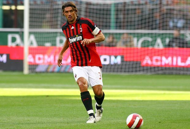 
                <strong>Paolo Maldini</strong><br>
                In 24 Jahren beim AC Mailand holte Maldini 26 Titel. Ronaldinho: "Einer der besten Verteidiger der Champions-League-Geschichte. Aber am Ball sah er nicht aus wie ein Verteidiger, sondern wie ein eleganter Mittelfeld-Spieler."
              