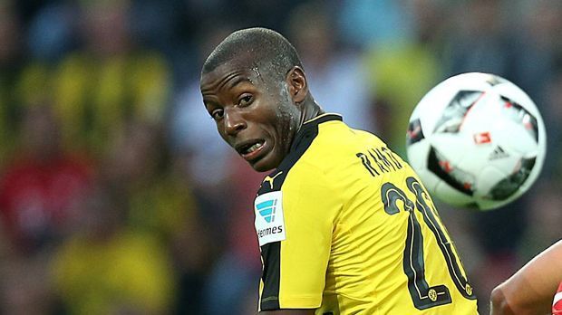 
                <strong>Adrian Ramos</strong><br>
                Adrian Ramos: Mutierte zum Arbeitstier. Schuftete, rannte, ackerte auf seiner Seite, um in der Defensive auszuhelfen, aber gleichzeitig immer wieder im Vollsprint die Angriffswellen zu unterstützen. Als die Bayern sich allerdings besser sortiert hatten, kam er in der Offensive nicht mehr so stark zur Geltung: ran-Note: 3
              