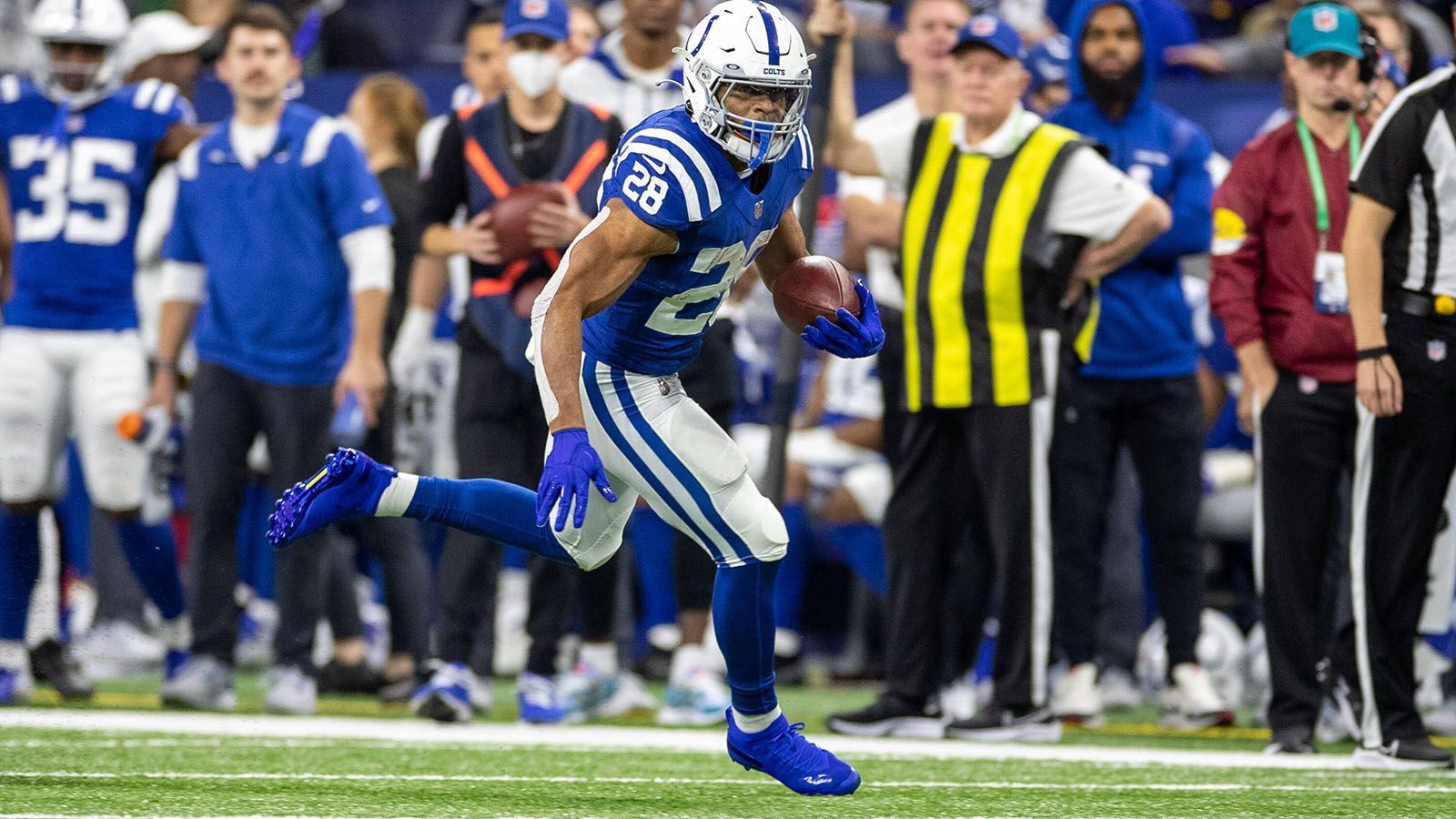 
                <strong>Indianapolis Colts at Houston Texans</strong><br>
                &#x2022; Volker Schenk: <strong>Colts</strong><br>&#x2022; Mattis Oberbach: <strong>Colts</strong><br>&#x2022; Roman Motzkus: <strong>Colts</strong><br>&#x2022; Icke Dommisch: <strong>Colts</strong><br>&#x2022; Carsten Spengemann: <strong>Colts</strong><br>&#x2022; Jonas Friedrich: <strong>Colts</strong><br>
              