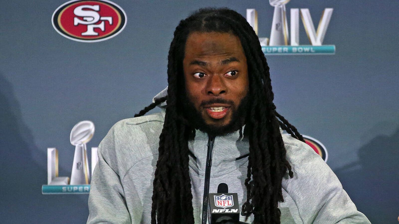 
                <strong>Richard Sherman (San Francisco 49ers)</strong><br>
                Via Twitter: "Gesundheit und Wohlbefinden unserer Männer ist immer der wichtigste Aspekt. Es gibt keinen Preis, den sie dafür zahlen können, und deshalb habe ich mit Nein gestimmt. Ich respektiere die Männer, die Teil dieser Diskussion waren und für ihre Mitspieler eingetreten sind."
              