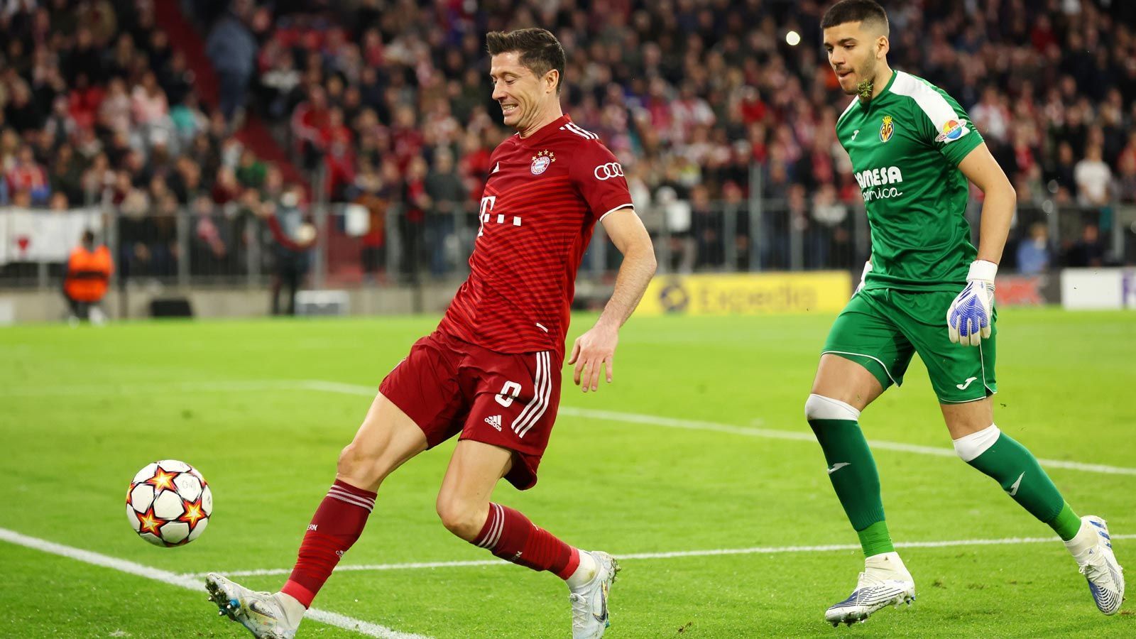 
                <strong>Robert Lewandowski</strong><br>
                Hinterlässt in der ersten Hälfte nur auf Raul Albiols Schienbein bleibenden Eindruck und ist damit schon nach 37 Minuten gelb-rot-gefährdet. Im Sturmzentrum ist er dagegen die komplette erste Halbzeit abgemeldet, ist in Hälfte eins kein einziges Mal im gegnerischen Strafraum am Ball. Die erste dann in der 52. Minute ist das erlösende 1:0 durch einen platzierten Flachschuss ins rechte untere Eck. Danach taucht Lewandowski wieder ab. Bis auf das Tor kein guter Auftritt des Polen. ran-Note: 4
              