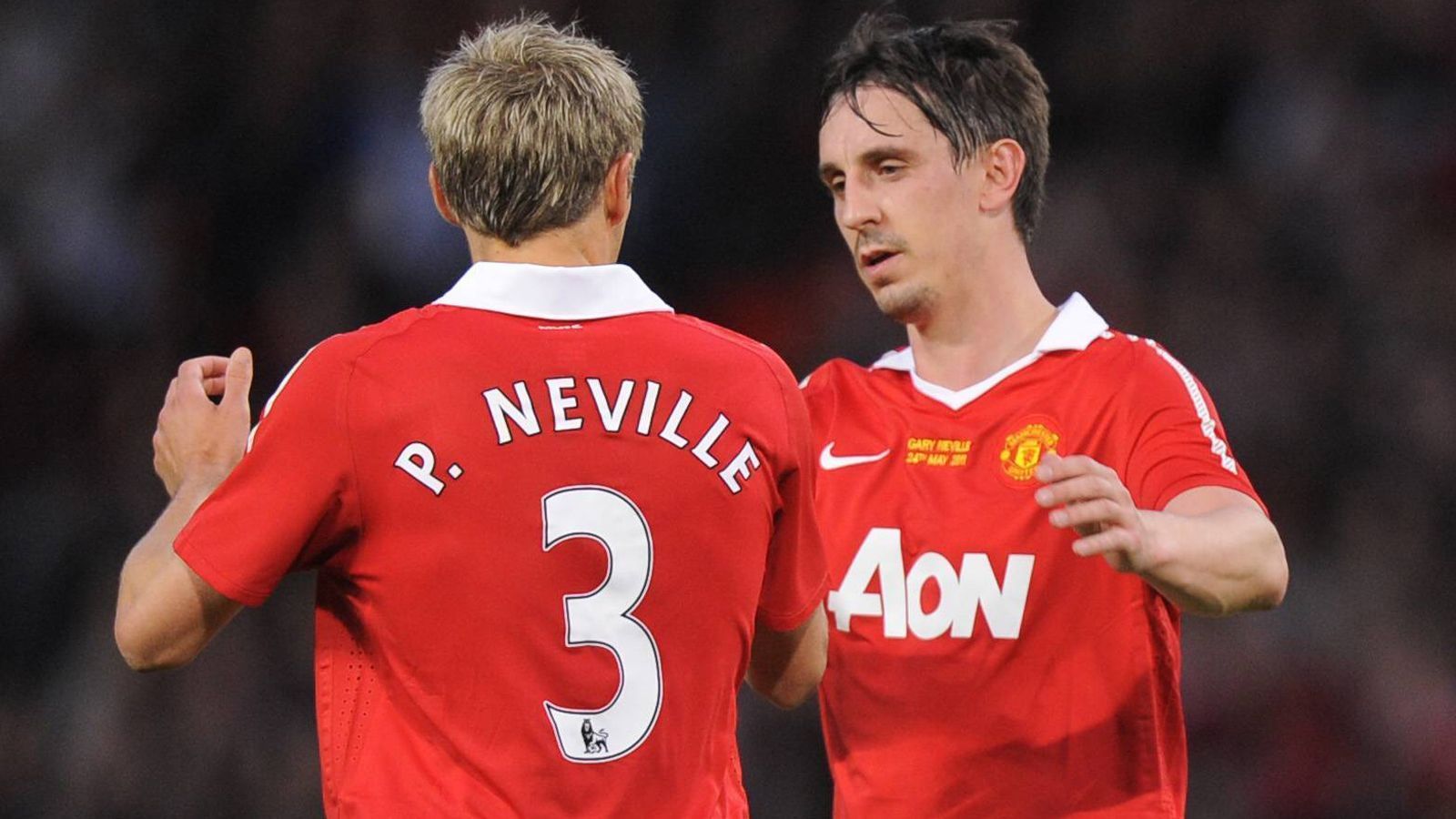 
                <strong>Phil (li.) und Gary Neville (re., Manchester United)</strong><br>
                Gemeinsame Champions-League-Spiele: 45
              