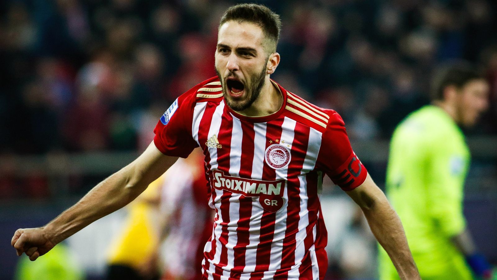 
                <strong>Konstantinos Fortounis</strong><br>
                Keine Angst, FC Bayern, der möglicherweise beste Spieler von Olympiakos Piräus kann in der Gruppenphase der Champions League nicht mitmischen. Der frühere Bundesliga-Profi Konstantinos Fortounis laboriert nämlich an einem Kreuzbandriss. So muss der 27 Jahre alte Kapitän zuschauen, wie es seinen Kollegen in der Königsklasse ergeht. Dabei war der Ex-Lauterer in der Vorsaison mit zwölf Toren und neun Vorlagen der Topscorer seines Teams und wesentlich dafür verantwortlich, dass Olympiakos Piräus am Ende Zweiter hinter PAOK Saloniki wurde. Ein Comeback von Fortounis dürfte es erst 2020 geben. Derzeit nur fraglich, ob sein Klub bis dahin auch wirklich noch in der Champions League vertreten sein wird.
              