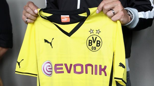 
                <strong>Borussia Dortmund Heimtrikot</strong><br>
                Und so sieht das neue Hemd des Vizemeisters aus. Unspektakulär, sagen die einen. Schnörkellos, die anderen
              