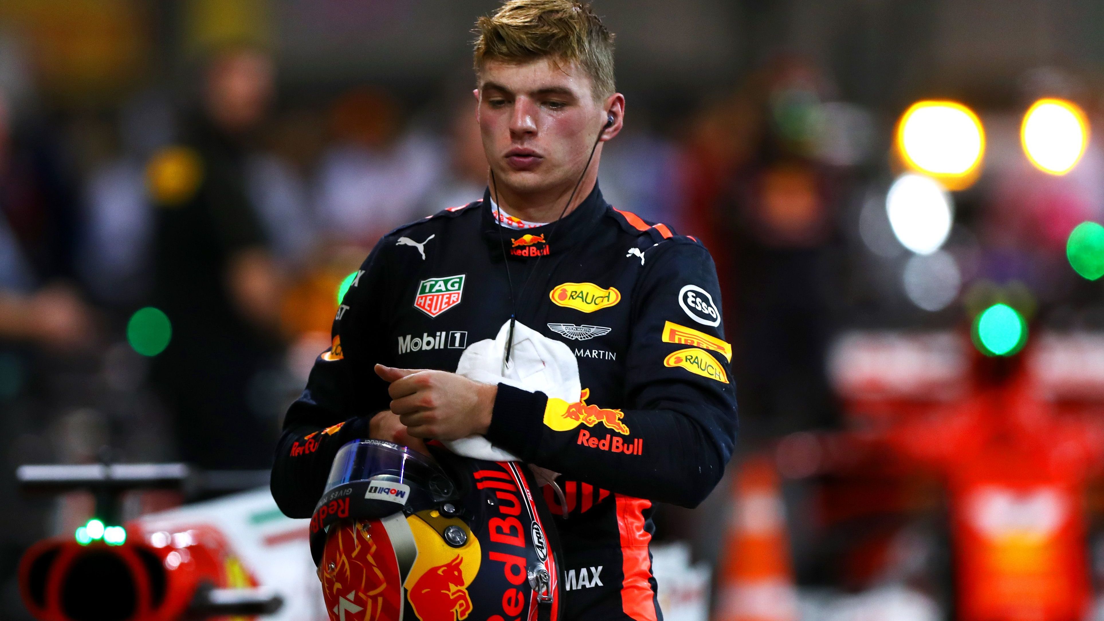 <strong>Max Verstappen</strong><br>Mit großen Vorschusslorbeeren &nbsp;startet der Niederländer im Alter von 17 Jahren und 166 Tagen erstmals einen Grand Prix in der Formel 1 - als Jüngster Pilot der Geschichte und altersbedingt noch ohne Autoführerschein. Es ist der Beginn einer großen Ära. 2016 rast Verstappen als 18-Jähriger zu seinem ersten von bisher 54 Grand-Prix-Siegen, heute ist er bereits dreimaliger Weltmeister.