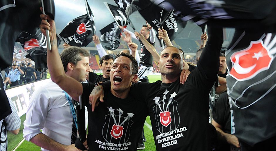 
                <strong>Besiktas Istanbul</strong><br>
                Besiktas Istanbul (Türkischer Meister)
              