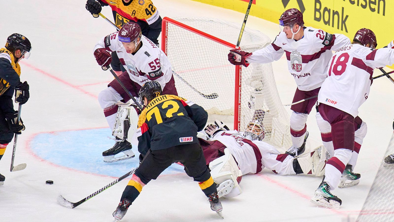 <strong>Power Play</strong><br>Viele Überzahl-Möglichkeiten hatte das deutsche Team bei dieser WM noch nicht, die wenigen sitzen aber. Auch gegen Lettland drehen die DEB-Jungs den Gegner mit einem Mann mehr auf Links und erzielen so drei Tore. Das deutsche Team entwickelt sich weiter zum echten Powerplay-Monster!