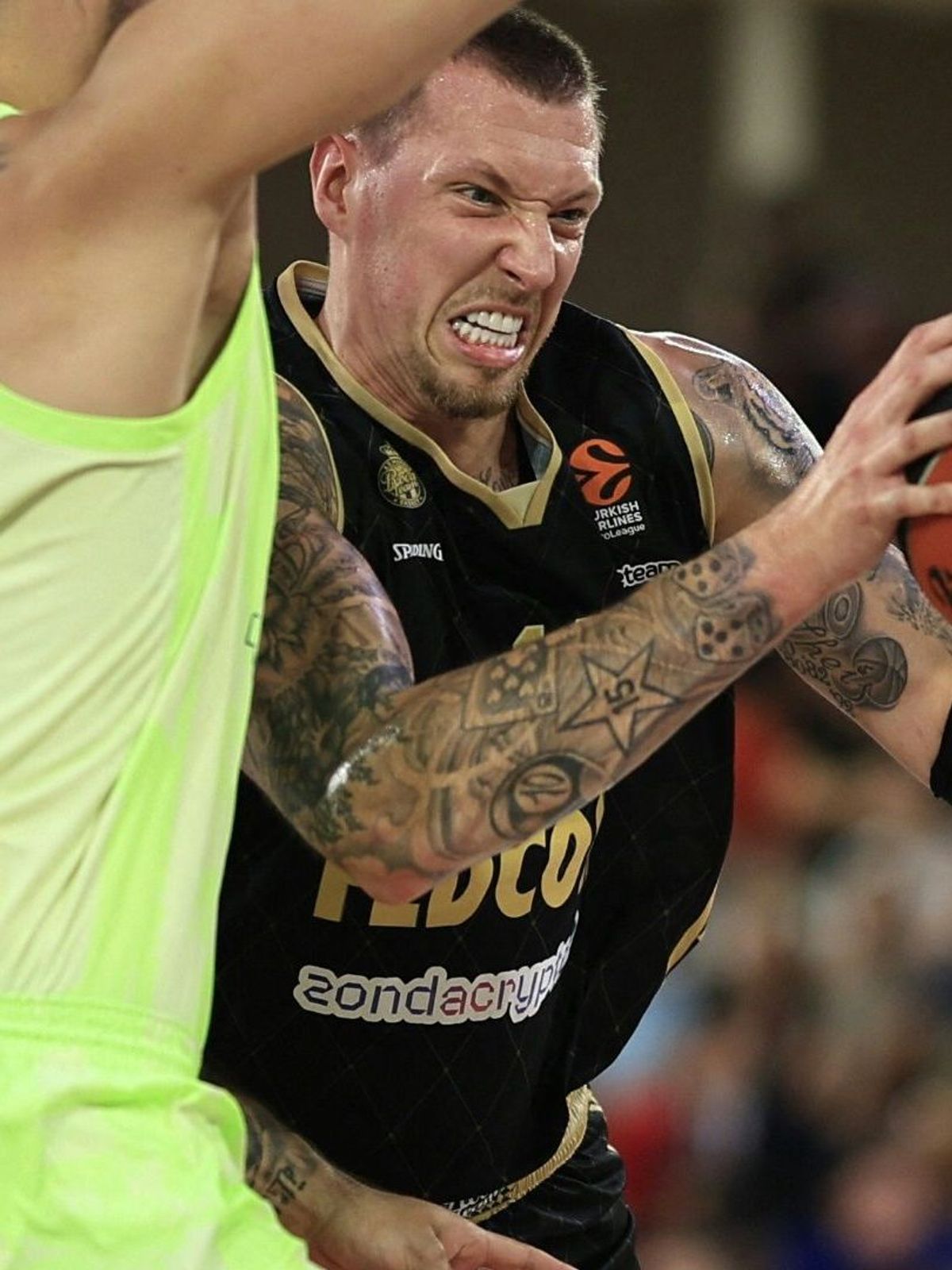 Daniel Theis (r.) am Dienstagabend