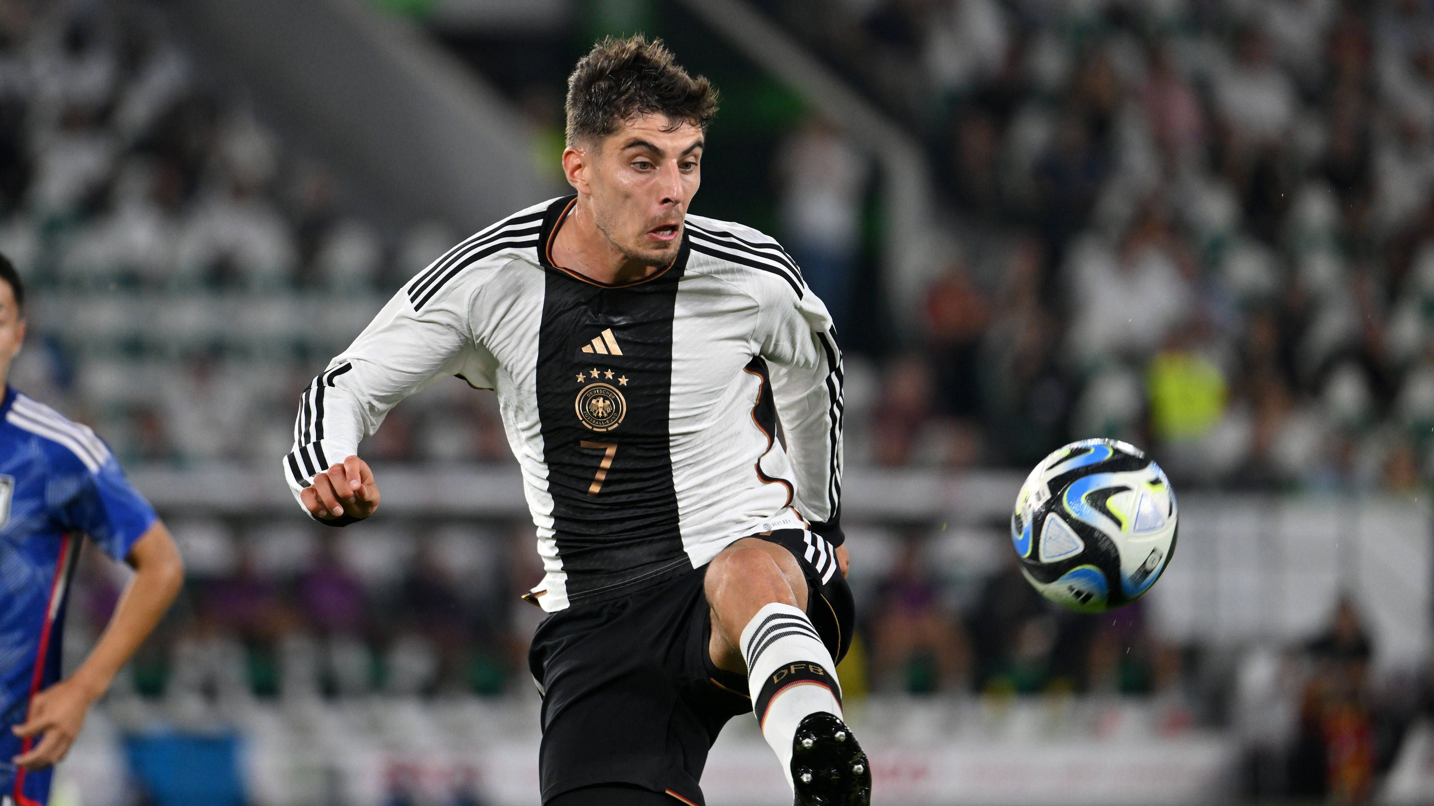 <strong>Kai Havertz (FC Arsenal)</strong><br>Als Neuner aufgeboten. Nach vier Minuten zu überrascht von Sanes Ballgewinn im japanischen Strafraum. Ansonsten viel unterwegs, aber kaum ins Spiel einbezogen. Keine echte Torchance, zu wenig Biss in den direkten Duellen. Wenig Druck auf den derzeit gesetzten – aber verletzten – Niclas Füllkrug. <strong>ran-Note: 5</strong>