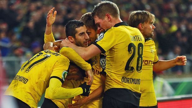 
                <strong>21 von 28</strong><br>
                21 aus 28 - so lautet die Dortmunder Siegesausbeute bisher, denn: In 28 Bundesliga-Spielen ging der BVB 21 Mal als Sieger vom Platz. Damit konnte die Mannschaft bei noch sechs ausstehenden Begegnungen 75 Prozent ihrer bisherigen Liga-Partien für sich entscheiden. Das gelang zuvor nur dem FC Bayern München und dem FC Schalke 04. 
              