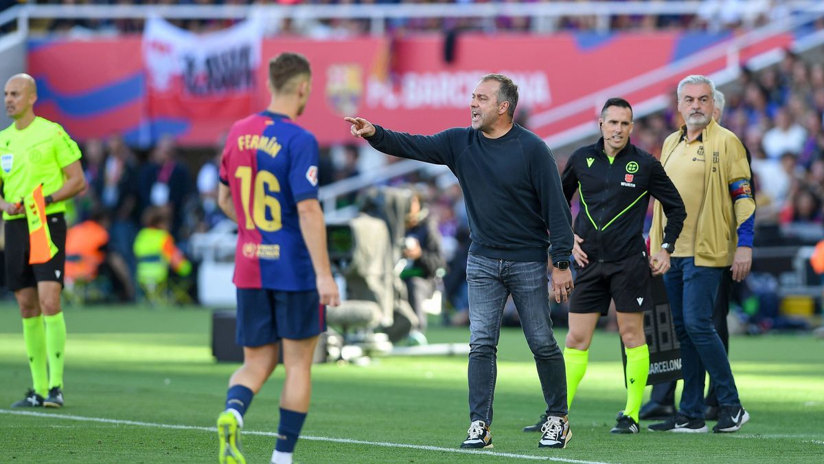 FC Barcelona, Barca v REAL MADRID OLIMPIC STADIUM LLUIS COMPANYS. MONTJUIC,BARCELONA. May 11, 2025 FC BARCELONA vs REAL MADRID May 11 ,2025 Hansi Flick head coach of FC Barcelona during the match b...
