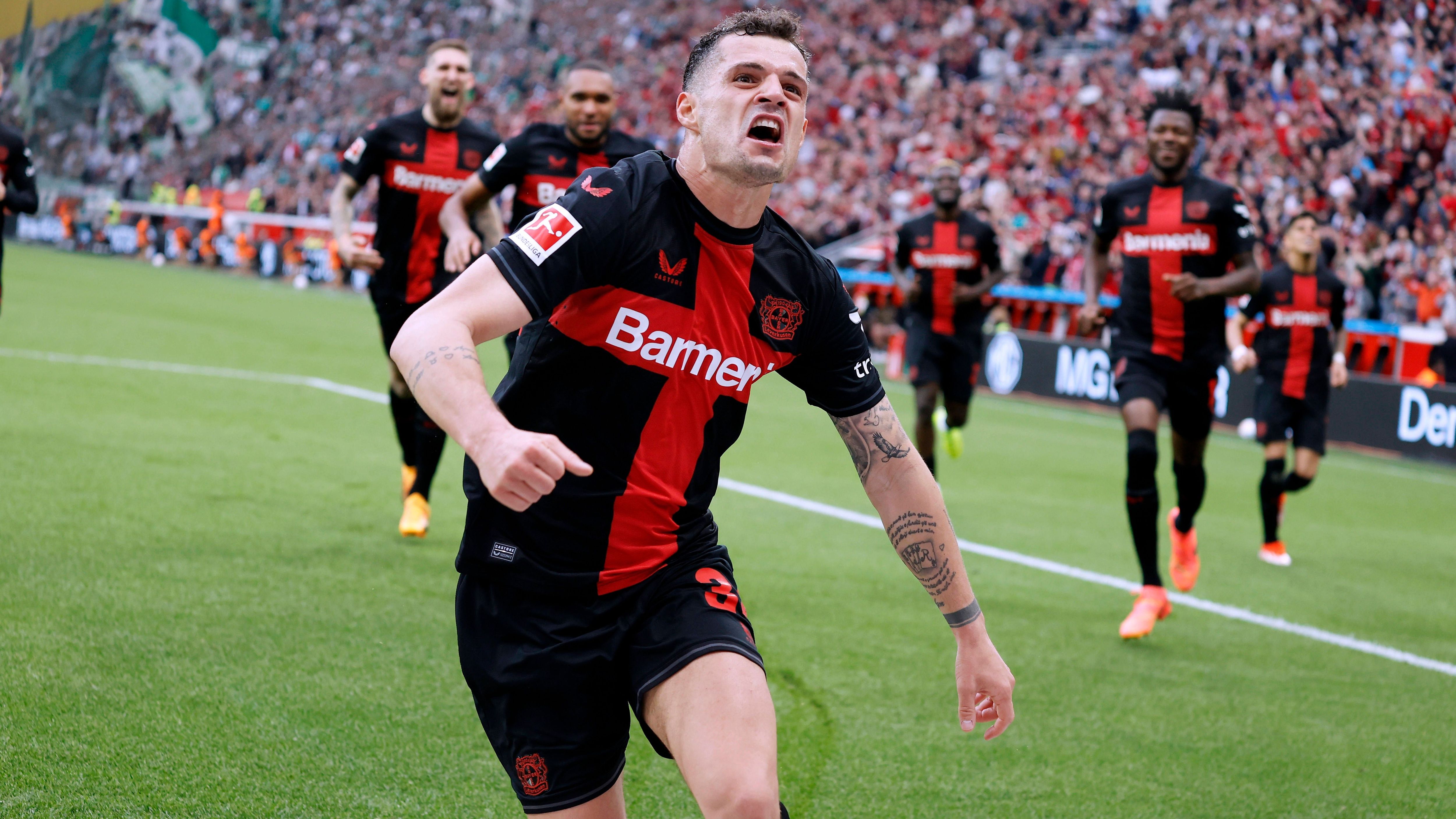 <strong>Bayer Leverkusens historische Meister-Helden</strong><br>Nur 29 Spieltage hat Bayer 04 Leverkusen für das gebraucht, was zuvor in der gesamten Vereinshistorie nicht geklappt hat. Die Werkself ist Deutscher Meister. Nach dem beeindruckenden Titelgewinn blickt <strong><em>ran</em></strong> auf die Meister-Helden, die einen ganz besonderen Anteil für sich verbuchen können.