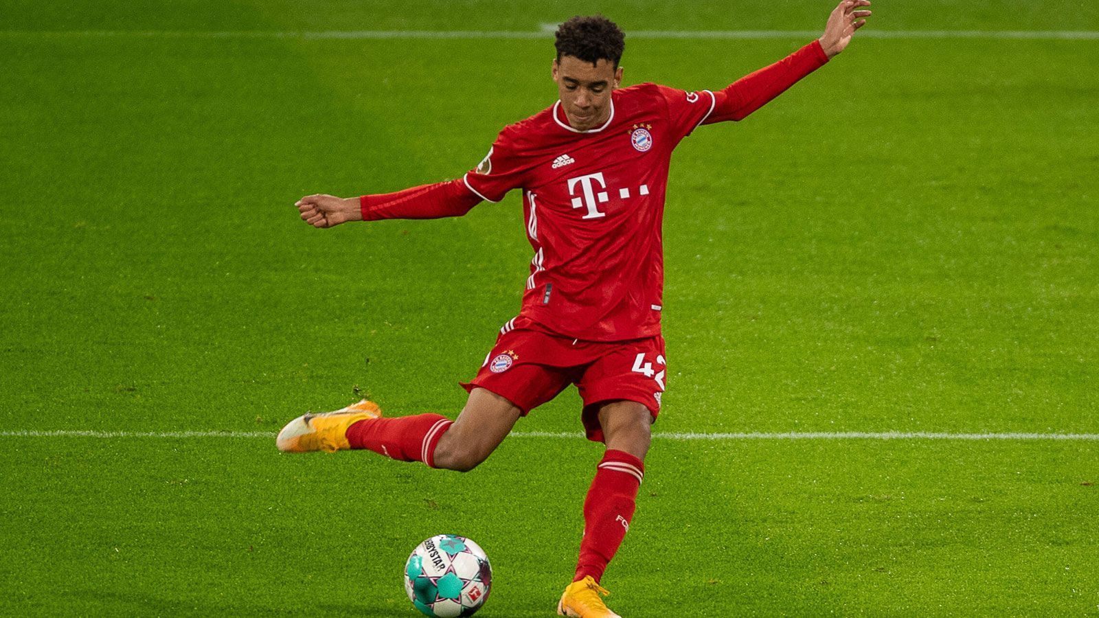 
                <strong>Platz 4: Jamal Musiala (17 Jahre)</strong><br>
                Aktueller Verein: FC Bayern München - Nation: England/Deutschland - Position: Offensives Mittelfeld - Marktwert: 10 Millionen Euro
              