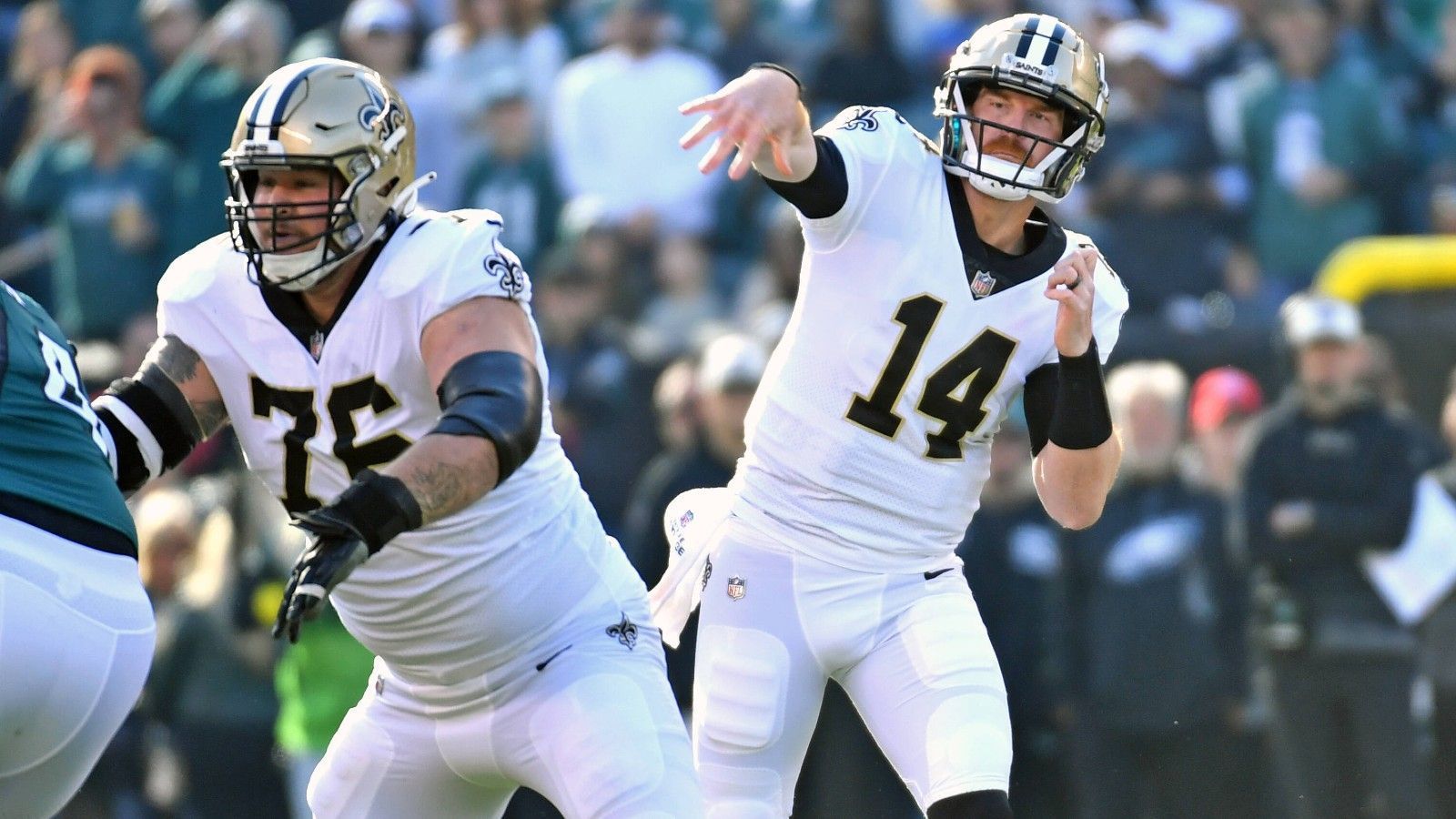 
                <strong>New Orleans Saints (NFC South)</strong><br>
                Die New Orleans Saints und die Washington Commanders teilen das gleiche Schicksal, denn auch den Saints wurde der triumphale Sieg der Green Bay Packers gegen die Vikings zum Verhängnis. Dabei kam das Team zuletzt immer mehr in Form. Drei Siege am Stück gab es für die Truppe von Head Coach Dennis Allen zu bejubeln, zuletzt einen 20:10-Sieg gegen die Eagles. Aufgrund der vielen Pleiten zu Saisonbeginn reichte es am Ende aber nicht mehr.
              