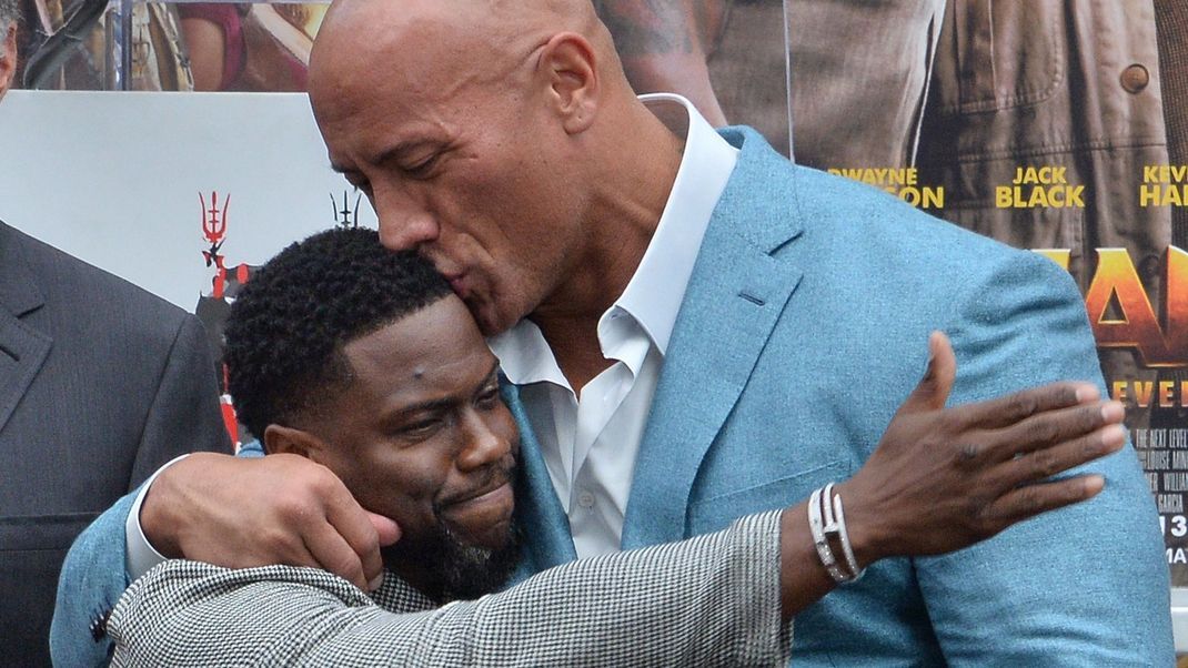 Das einzige, was die Besties Dwayne Johnson (r.) und Kevin Hart (l.) trennt, sind 33 Zentimeter Größenunterschied. Ansonsten sind sie unzertrennlich und arbeiteten bereits in mehreren Filmen zusammen.