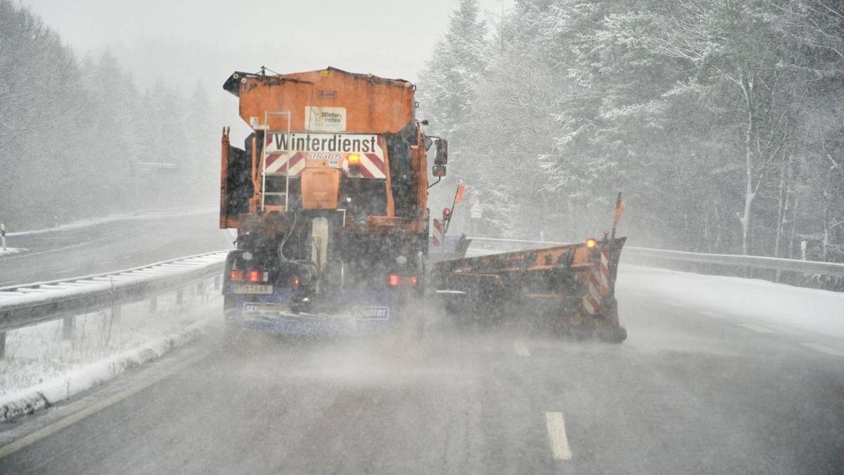 Winterdienst Streusalz Gurkenwasser Imago Images Sascha Ditscher Imago 0088974064 H E 1610699849349