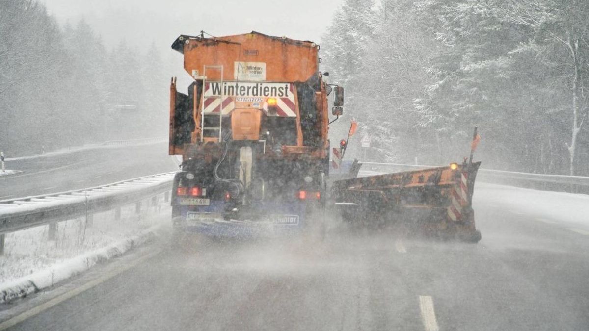 Winterdienst Streusalz Gurkenwasser Imago Images Sascha Ditscher Imago 0088974064 H E 1610699849349