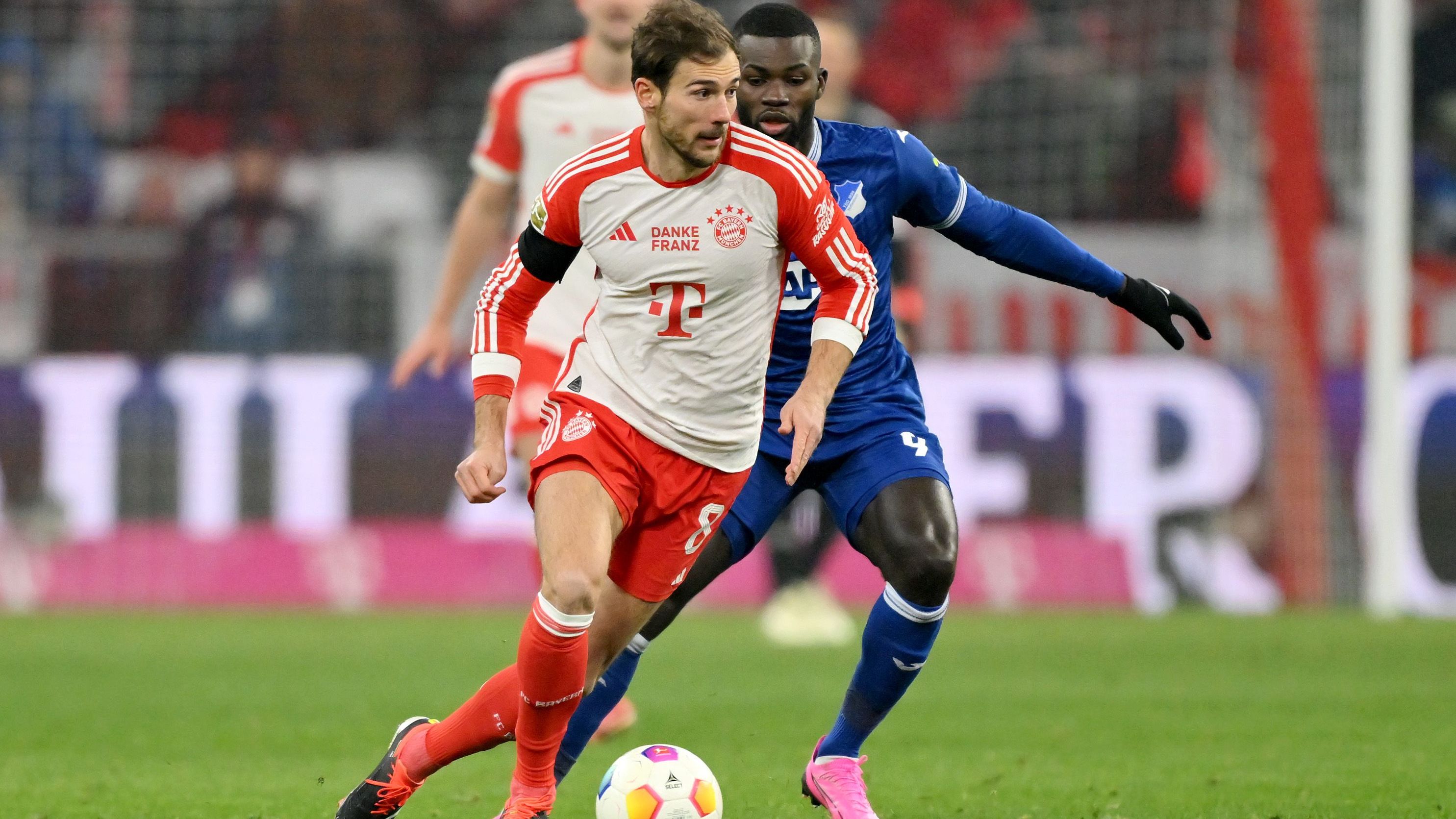 <strong>Leon Goretzka<br></strong>Darf erst nach 77 Minuten mitmachen, als er für Guerrero in die Partie kommt. Bereitet mit schöner Vorlage das 3:0 von Kane vor. <strong>Ohne Bewertung</strong>