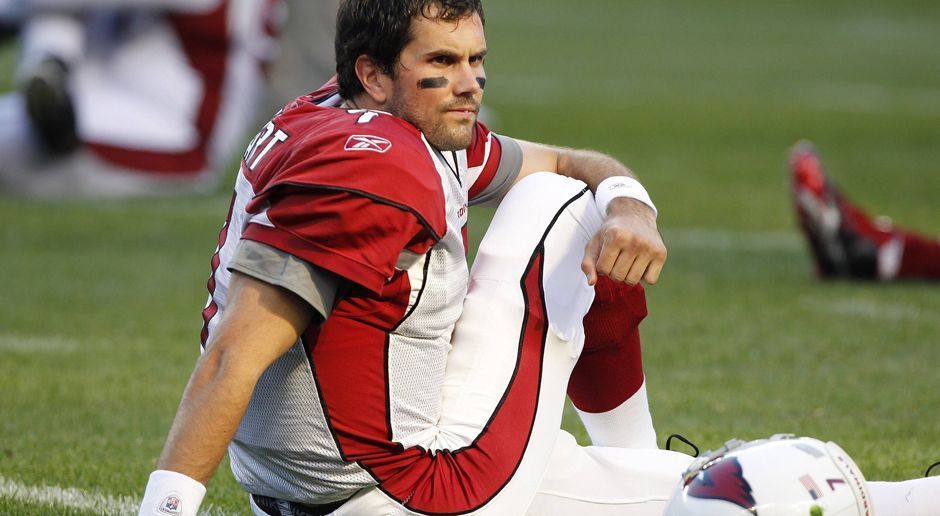 
                <strong>Flop: Matt Leinart (Heisman Trophy Winner 2004)</strong><br>
                Seine Karriere begann so vielversprechend: Matt Leinart wurde 2006 an 10. Position von den Arizona Cardinals gedraftet und verdrängte Starting-Quarterback Kurt Warner. In der Saison 2007 brach er sich aber das Schlüsselbein. Nach seiner Rückkehr kam er weder in Arizona noch bei den Houston Texans und den Oakland Raiders jemals wieder über die Rolle des Backups hinaus. 2013 versuchte er sein Glück noch einmal bei den Buffalo Bills, wurde aber bereits vor Saisonbeginn entlassen.  
              