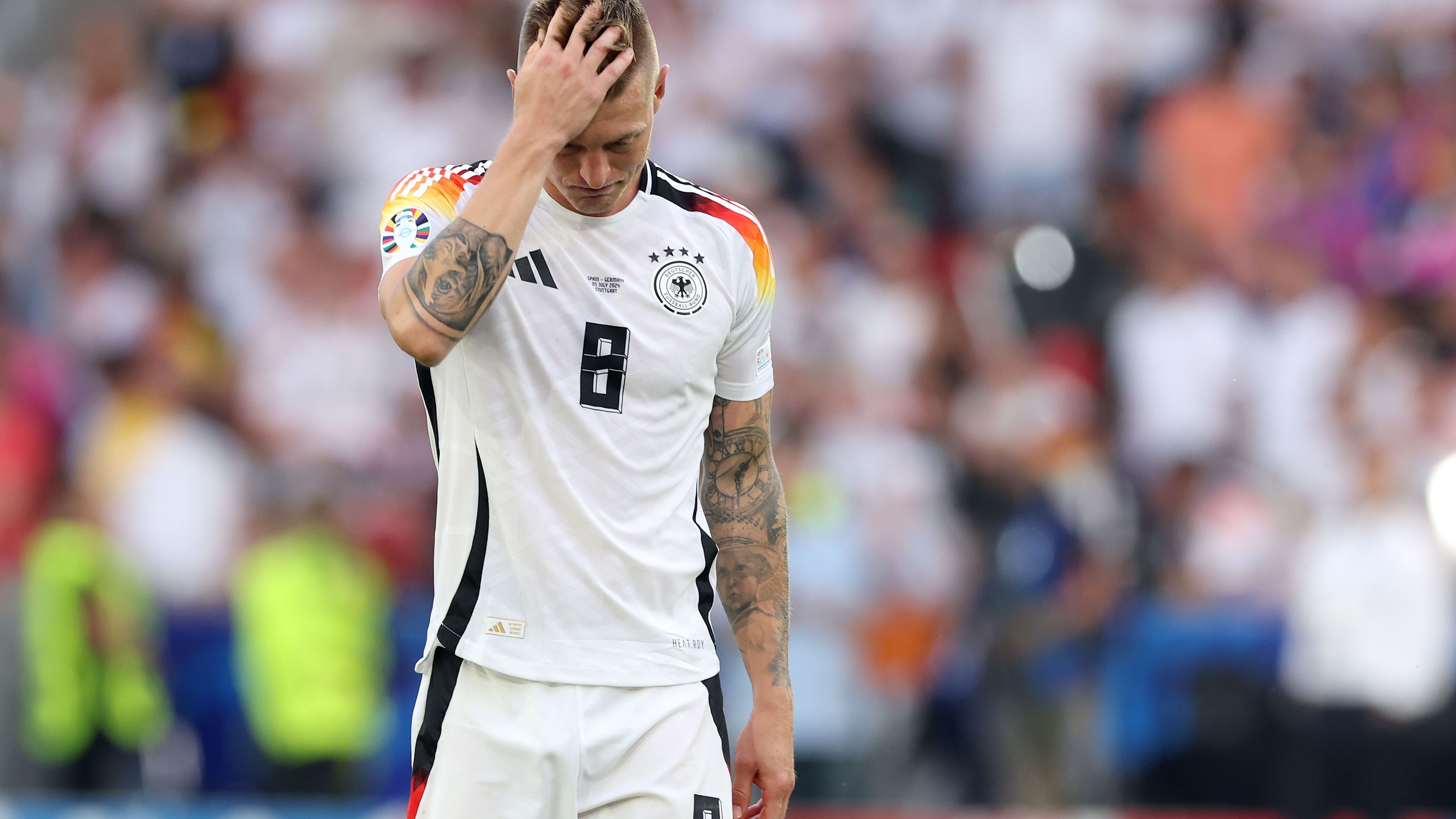 Zum vierten Mal ist Deutschland Gastgeber einer Fußball-WM oder Fußball-EM - und zum dritten Mal gibt es ein dramatisches Ende für den DFB. Nur einmal, 1974 gab es mit dem WM-Sieg in München durch das 2:1 gegen die Niederlande den großen Triumph. Der Siegtreffer von Mikel Merino in der 119. Minute für Spanien zum 2:1 nach Verlängerung im EM-Viertelfinale fühlt sich 50 Jahre später an wie ein bitteres Déjà-vu.&nbsp;