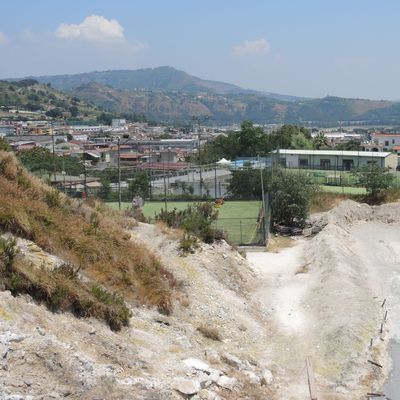 Küstenort Pozzuoli in Italien um vier Meter angehoben-