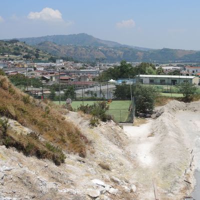 Küstenort Pozzuoli in Italien um vier Meter angehoben-