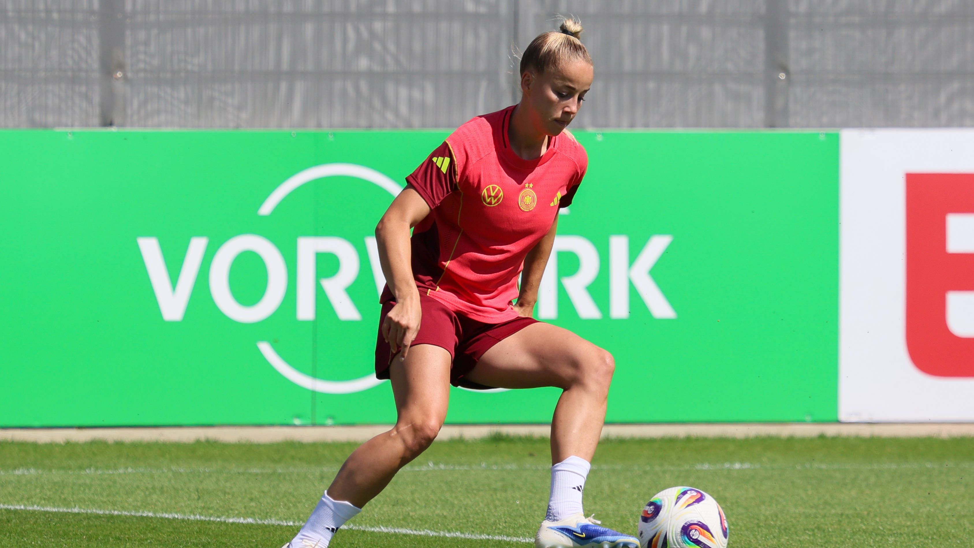 <strong>Giulia Gwinn</strong><br>Position: Abwehr<br>Verein: FC Bayern München<br>Länderspiele: 63