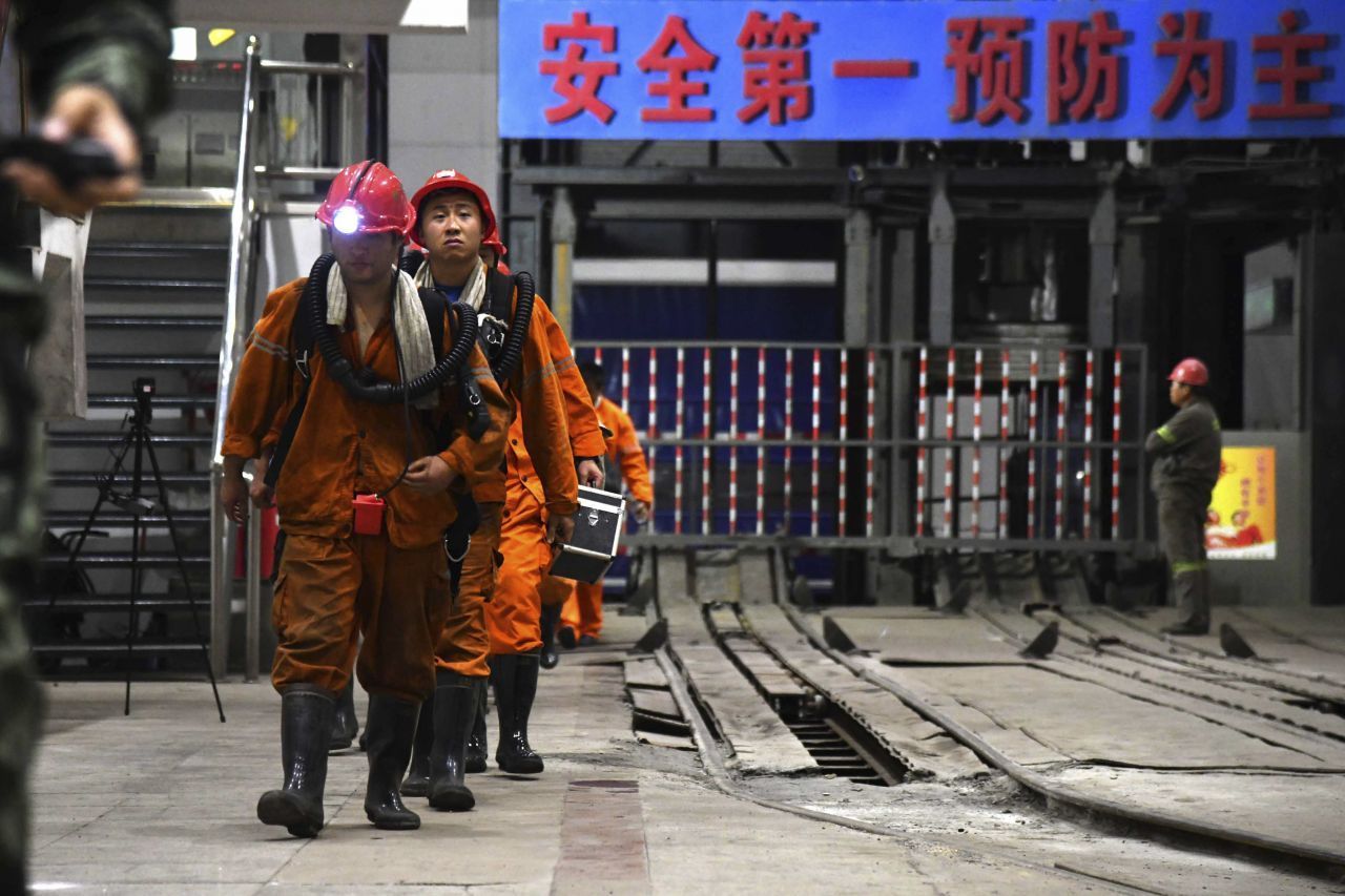 August 2007 - Provinz Shandong (China): Im Kohlebergwerk Minggong kommt es nach einem Dammbruch zu einem Wassereinbruch. Mehr als 100 unter Tage eingeschlossene Bergleute sterben dabei.