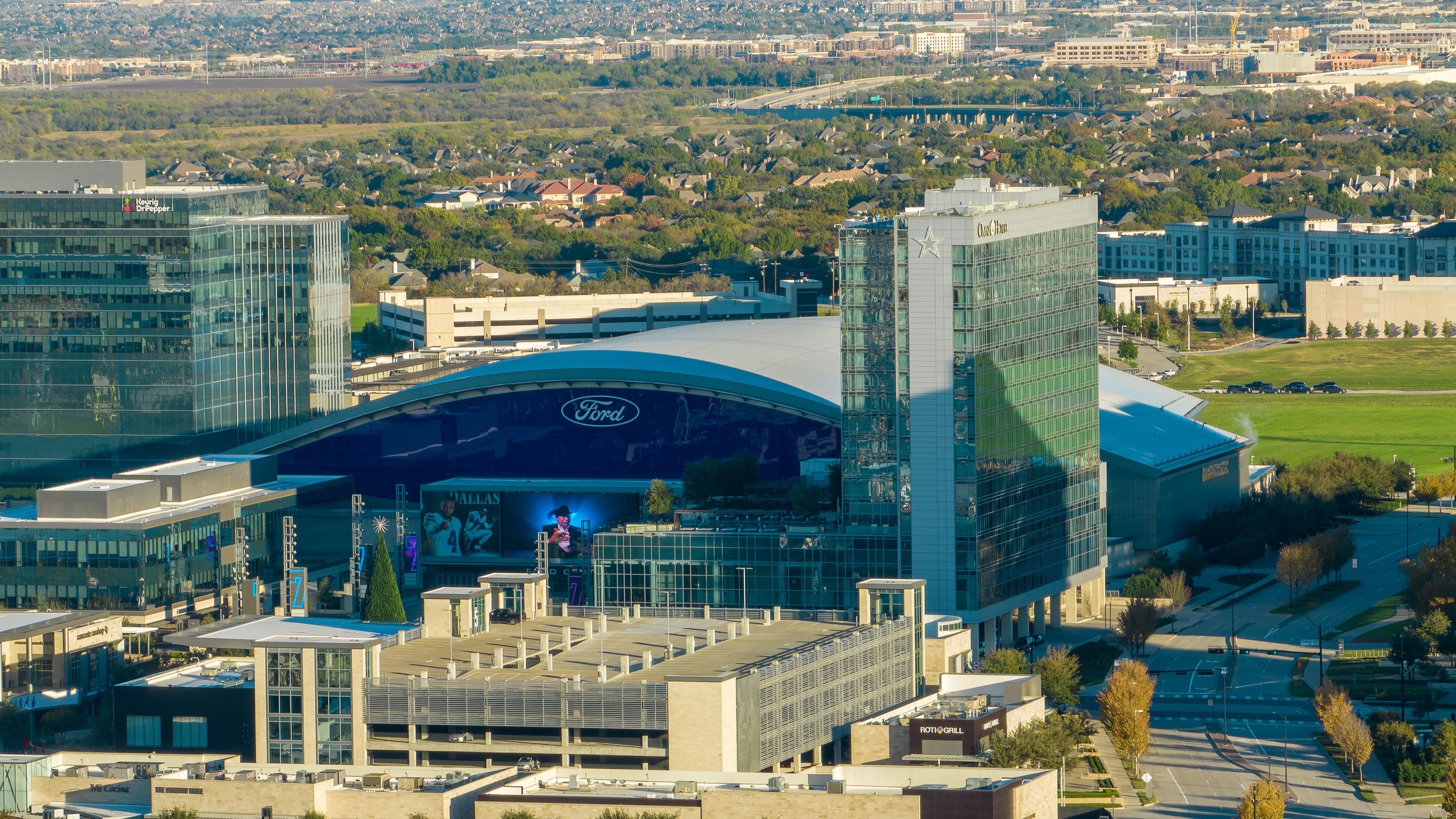 <strong>Dallas Cowboys</strong><br>The Star in Frisco <br><em>Baukosten: 1,5 Milliarden US-Dollar (2016)</em>