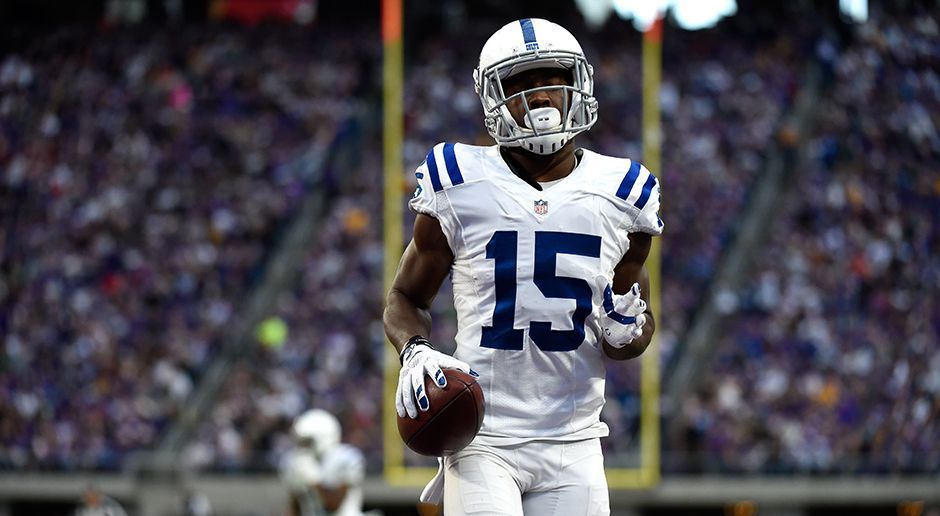 
                <strong>Phillip Dorsett (Indianapolis Colts)</strong><br>
                Könnte Phillip Dorsett die Indianapolis Colts bereits nach zwei Spielzeiten wieder verlassen? NFL-Analyst Mike Lombardi erklärte in der "Rich Eisen Show", dass die Colts den Wide Receiver bei Interesse abgeben könnten. Lombardi: "Teams können ihn haben, wenn sie möchten." Aktuell ist Dorsett nur der dritte Receiver hinter T.Y. Hilton und Donte Moncrief, erhält zudem mächtig Druck von Kamar Aiken. Nachdem er 2015 in der ersten Runde (Pick 29) gedraftet wurde, blieb er bislang hinter den Erwartungen zurück.
              