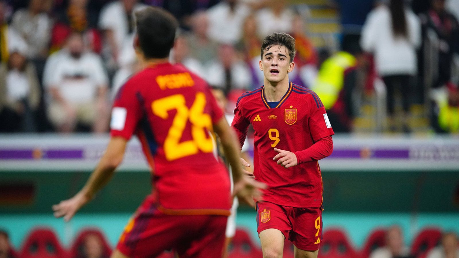 
                <strong>Spanien</strong><br>
                "iCh HoFfE, wIr SeHeN uNs Im FiNaLe WiEdEr" - die nicht ganz letzten Worte von Spaniens Trainer Luis Enrique, bevor seine Mannschaft gegen Japan eine Leistung zeigte, die es in ein "Top 10 Anime Betrayals" schaffen würde. Danke für nichts. 
              