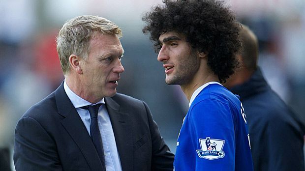 
                <strong>Marouane Fellaini und David Moyes</strong><br>
                Marouane Fellaini und David Moyes: 2013 wird der schottische Teammanager (li.) zum Nachfolger von Sir Alex Ferguson bei Manchester United erkoren. Nach seinen erfolgreichen Jahren beim FC Everton will Moyes einen seiner Führungsspieler unbedingt zu den "Red Devils" mitnehmen. Die Verhandlungen ziehen sich über Wochen hin und erst auf den letzten Drücker sind Moyes und Fellaini in besagtem Sommer wieder vereint. Jedoch nur für wenige Monate, denn der Coach muss schon im April 2014 seinen Hut nehmen.
              