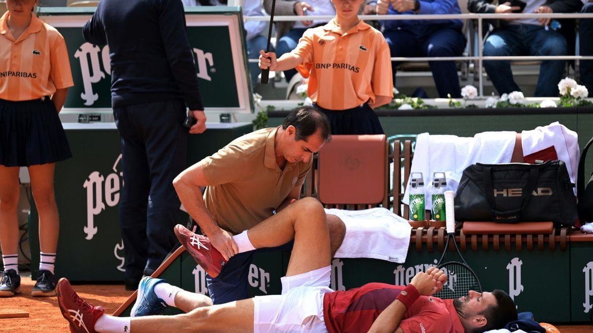 Behandlung mit Folgen: Novak Djokovic muss aufgeben.