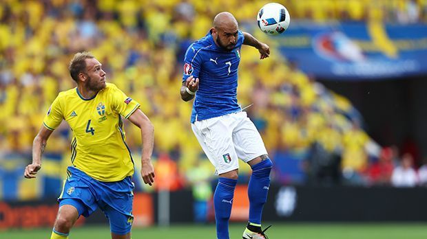 
                <strong>Simone Zaza</strong><br>
                Simone Zaza:  Kommt in der 60. Minute für Graziano Pelle, hat aber wie sein Kollege einen ähnlich schweren Job. Wird kaum von seinen Mitspielern offensiv eingesetzt, keine gefährliche Chance. ran-Note: 4
              