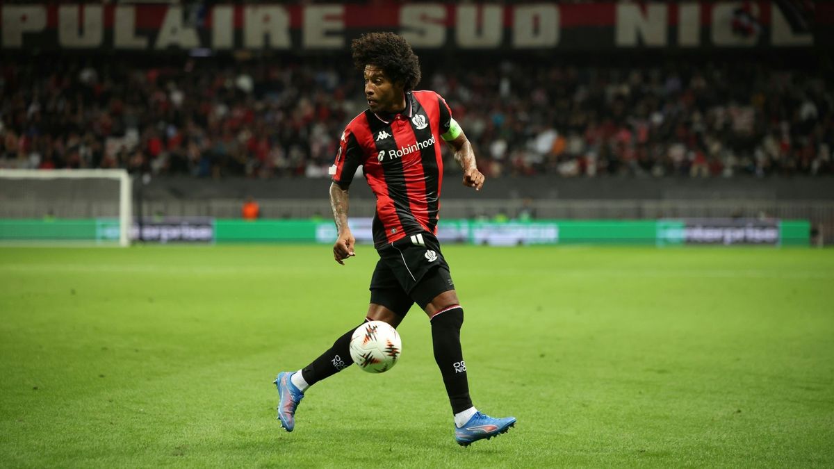 Dante im Spiel gegen Rom
