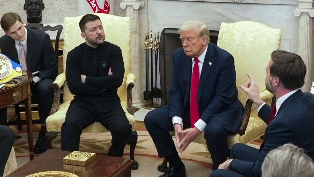 Nach einem Zerwürfnis mit dem ukrainischen Staatsoberhaupt Selenskyj im Oval Office hat US-Präsident Trump die Militärhilfen für die Ukraine vorerst auf Eis gelegt. (Archivbild)