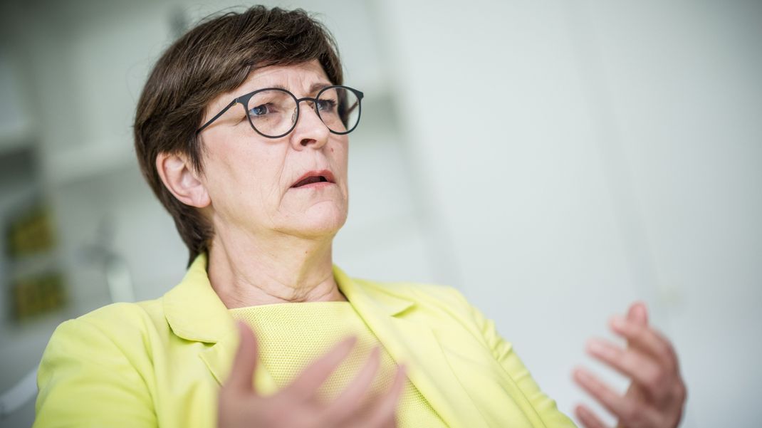 Saskia Esken, Bundesvorsitzende der Sozialdemokratischen Partei Deutschland (SPD), aufgenommen bei einem Interview mit der dpa Deutsche Presse-Agentur.