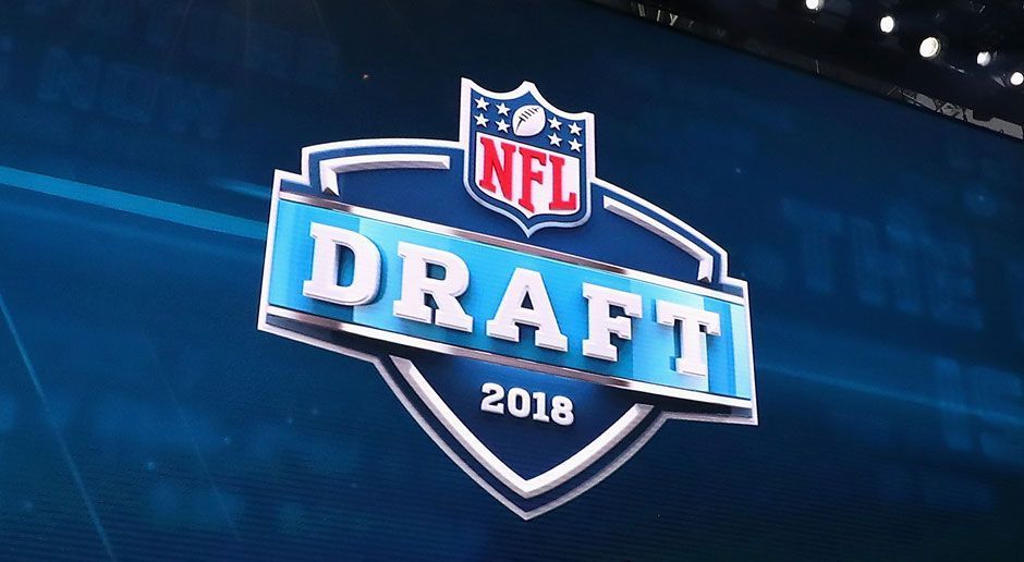 
                <strong>NFL Draft 2018: Die Rookie-Gehälter</strong><br>
                Die erste Runde des NFL Drafts 2018 ist vorbei. 32 College-Spieler werden damit über Nacht zu Millionären. Aber wie viel Geld verdienen sie genau? ran.de zeigt euch, mit welchem Gehalt die verschiedenen Draft-Positionen für die Dauer ihres vierjährigen Rookie-Vertrags vermutlich planen dürfen (Quelle: Spotrac).
              