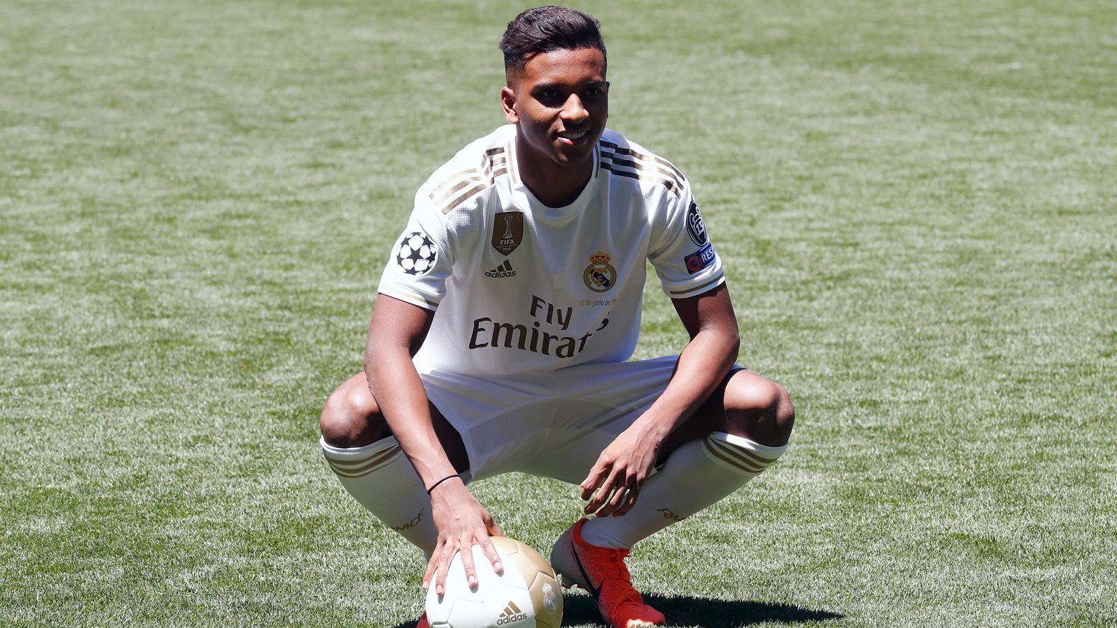 
                <strong>Platz 5 - Rodrygo (Real Madrid)</strong><br>
                Ablösesumme: 45 Millionen EuroAlter beim Wechsel: 18 JahreVerpflichtet von: FC SantosZeitpunkt des Wechsels: Sommer 2019
              