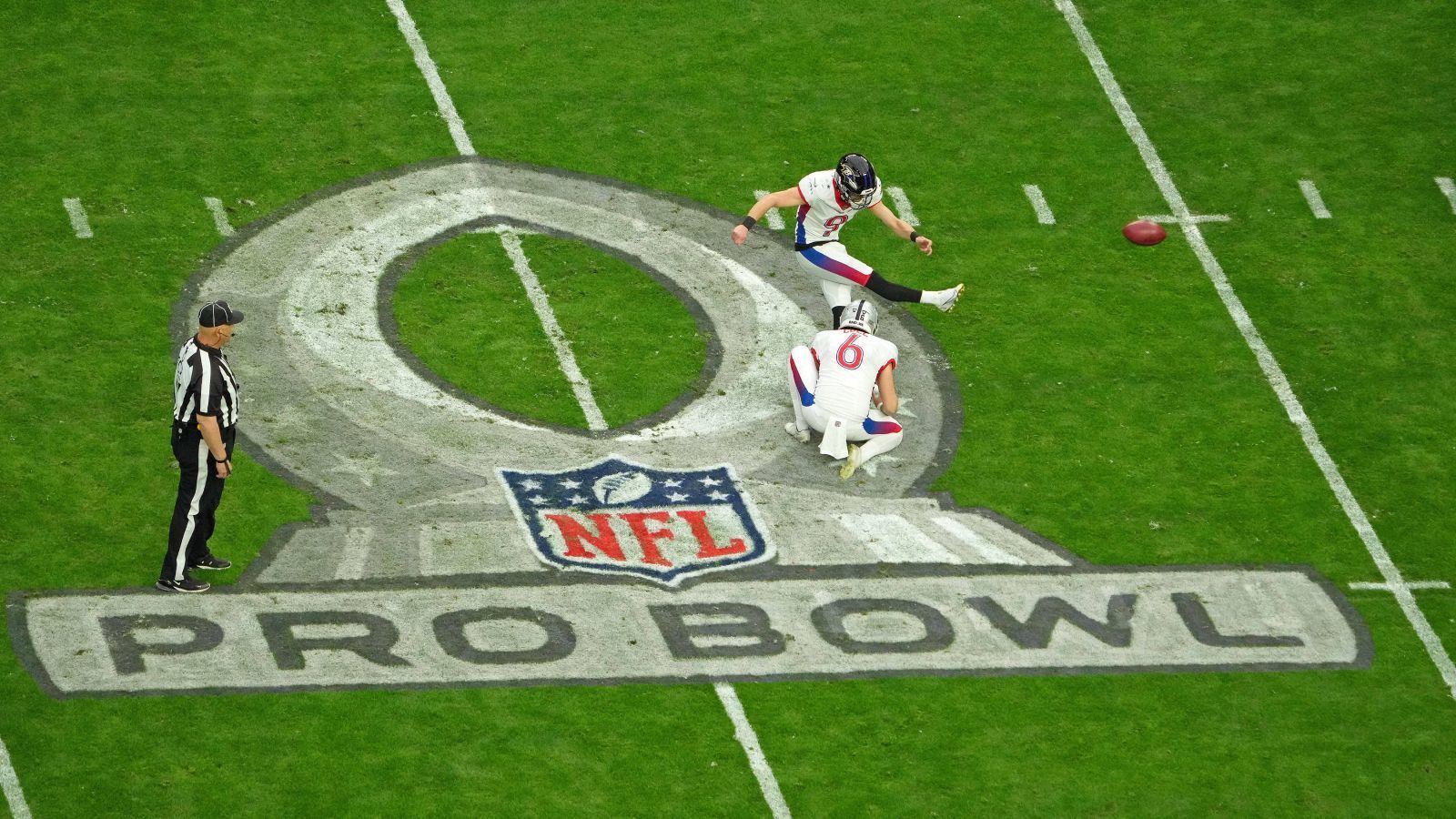 
                <strong>Pro Bowl 2023: Diese Spieler wurden reingewählt</strong><br>
                Jährlich im Dezember werden die besten Spieler der NFL mit einer Nominierung zum Pro Bowl ausgezeichnet, dem All Star Game der NFL. Die Stimmen kommen zu jeweils einem Drittel von Fans, Trainern und Spielern. Aufgrund des Super Bowl und wegen Verletzungen gibt es regelmäßig Nachnominierungen - somit schaffte es auch Amon-Ra St. Brown in den Pro Bowl. ran zeigt alle Spieler, die an diesem Wochenende bei den Pro-Bowl-Spielen teilnehmen dürfen.
              