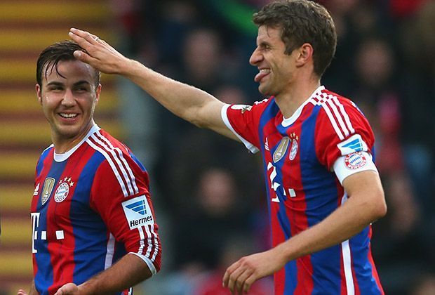
                <strong>FC Bayern beim Paulaner-Cup</strong><br>
                Nach leichten Anlaufschwierigkeiten kommt der Münchner Express dann jedoch ins Rollen - und hat jede Menge Spaß. Thomas Müller (r.) bringt die Bayern in der 30. Minute in Führung, Mario Götze (l.) gratuliert.
              