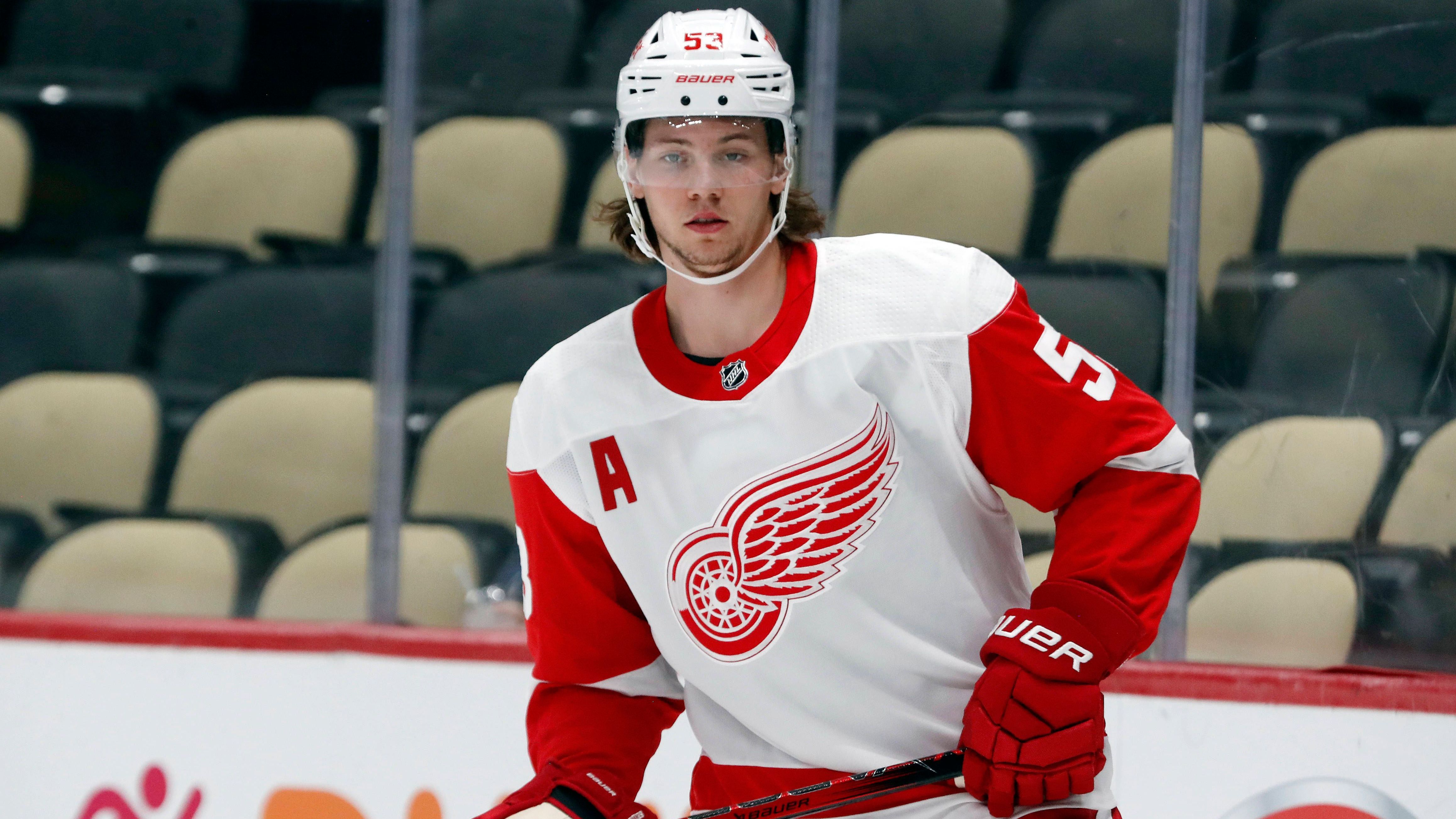 <strong>Platz 22 (geteilt): Moritz Seider</strong><br>• Liga: NHL<br> • Verein/Franchise: Detroit Red Wings<br> • Gehalt: 832.500 Dollar<br> • In den USA bislang verdient: 4.440.000 Dollar