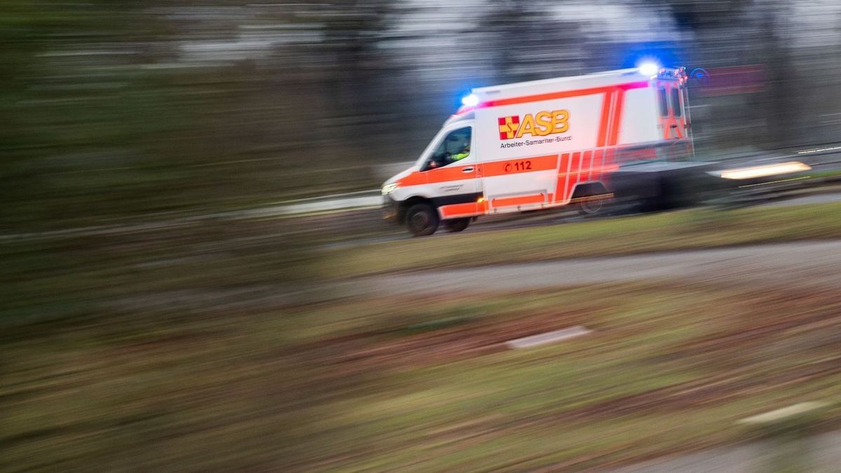 Rettungswagen mit Blaulicht