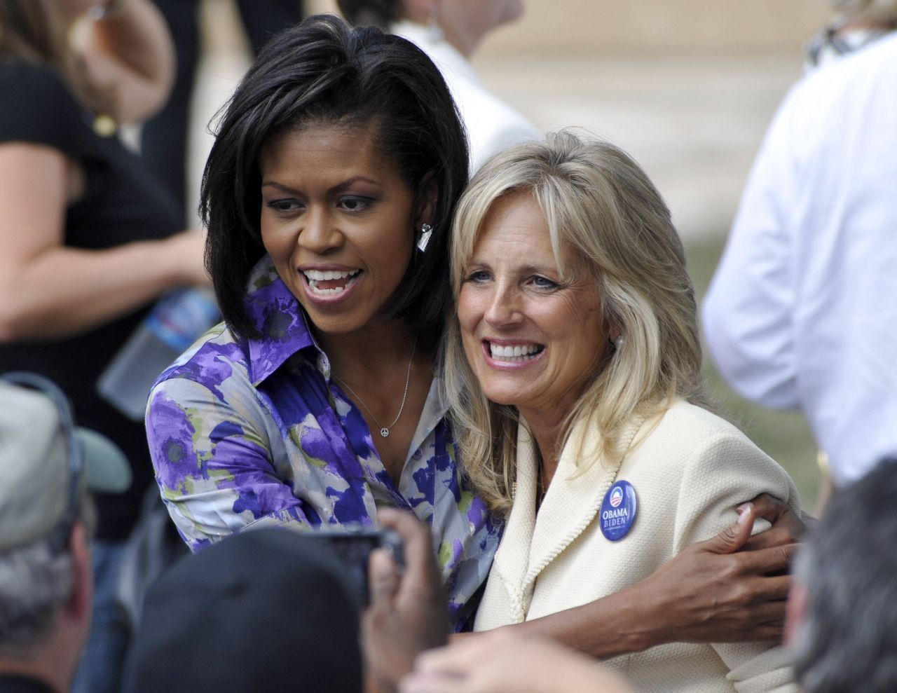 2008 beginnt für die Second Lady Jill Biden eine achtjährige und sehr enge Zusammenarbeit mit First Lady Michelle Obama. 