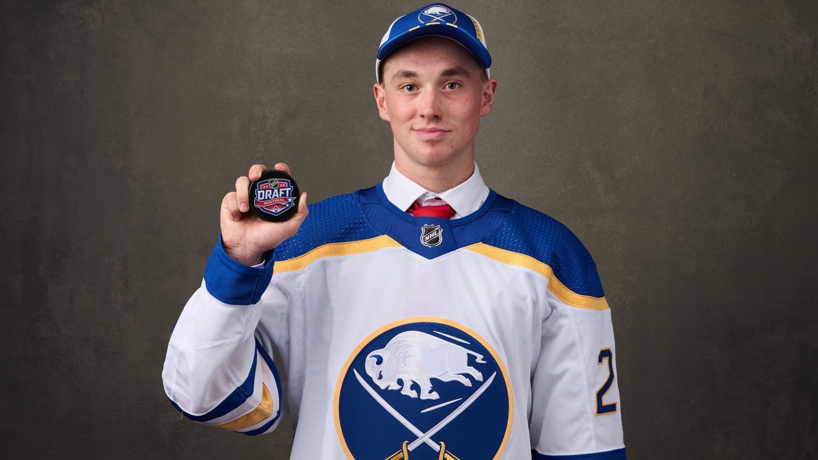 
                <strong>16. Pick - Buffalo Sabres (von den Vegas Golden Knights): Noah Östlund</strong><br>
                &#x2022; Position: Center<br>&#x2022; Nationalität: Schweden<br>&#x2022; Klub: Djurgardens IF (Schweden)<br>
              