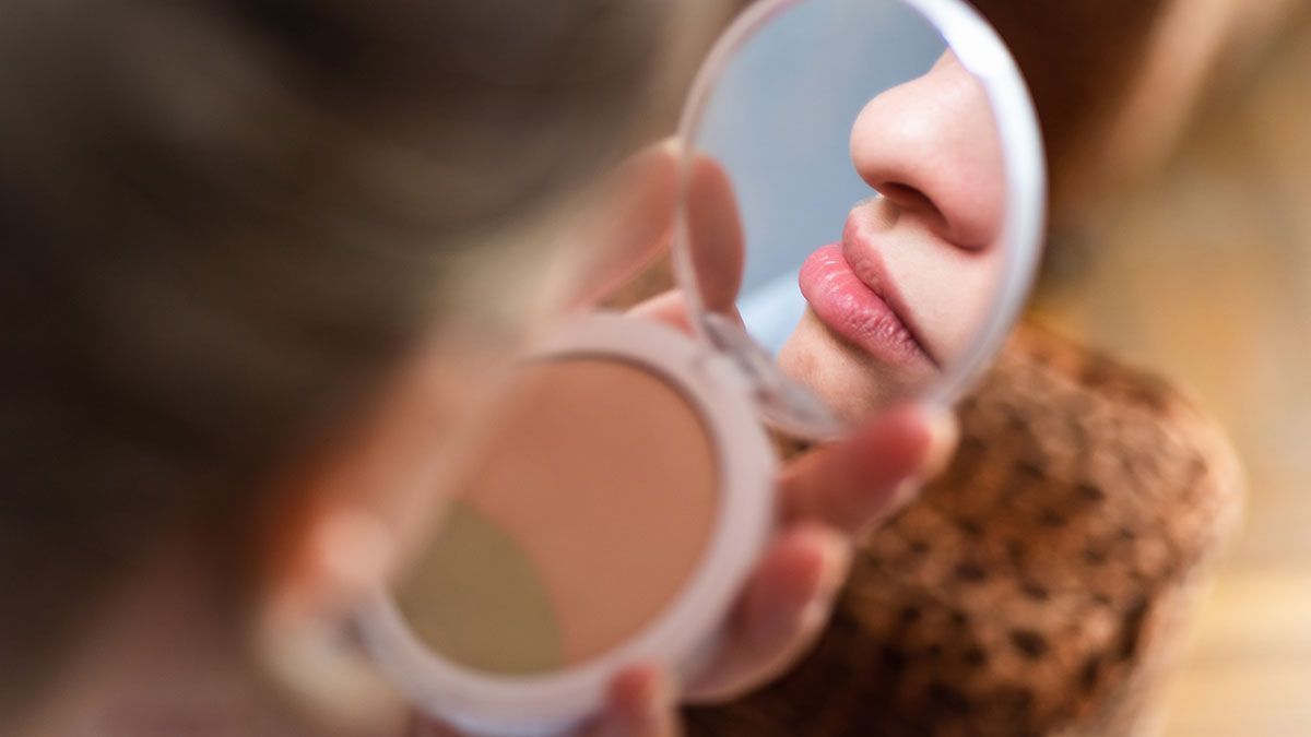 Spieglein Spieglein: Hier findet ihr die besten Lippenstift-Hacks, Make-up Tipps und Co. – reinklicken lohnt sich! 