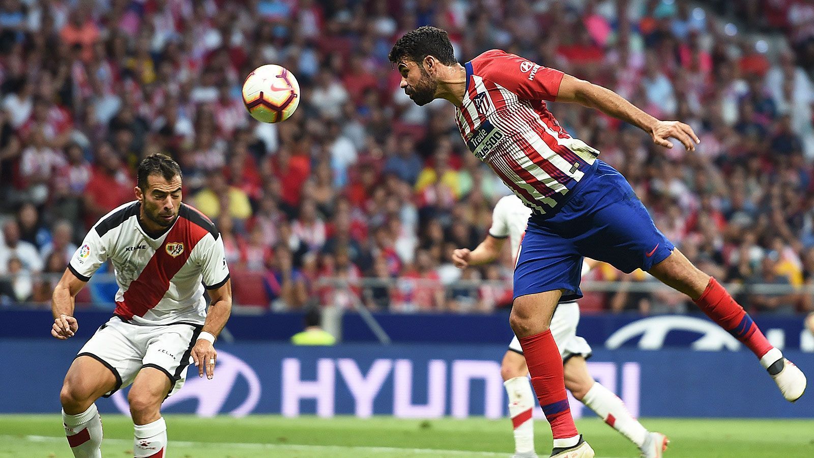 
                <strong>Diego Costa (Atletico Madrid)</strong><br>
                In Spanien verzweifelt Diego Costa am Toreschießen. Der bullige Angreifer von Atletico Madrid war in den ersten drei Partien ohne Torbeteiligung, obwohl er immer durchspielte.
              