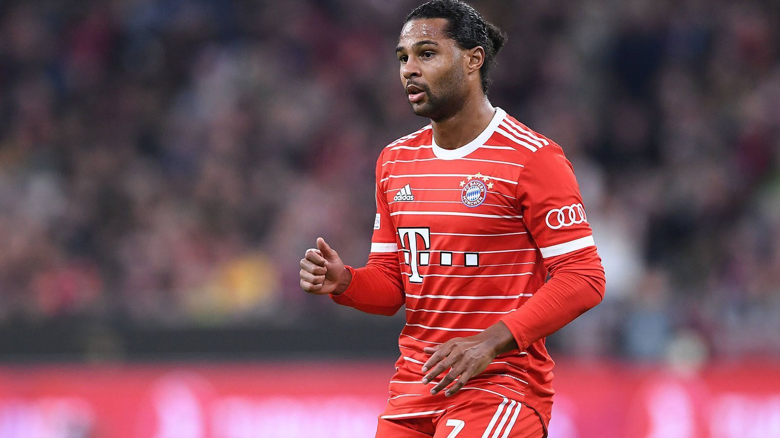 
                <strong>Serge Gnabry</strong><br>
                In der Anfangsphase agiert Gnabry eher unauffällig, nimmt dann aber mit seinem Speed mehr Einfluss auf das Spiel und ist der Vorlagengeber zum 3:0. In der 2. Halbzeit taucht er wieder unter und wird nach 73 Minuten ausgewechselt. Insgesamt hat er nur einen Abschluss und eine Vorlage, verliert außerdem viele Zweikämpfe. ran-Note: 3
              